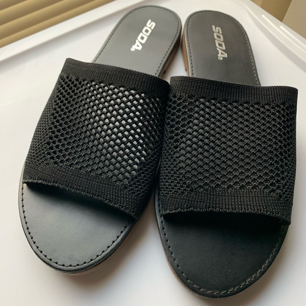 Like new soda sandals